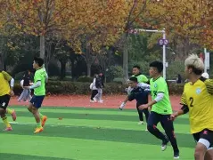 C7娱乐入口-足球比赛现场观众激情高涨,场面热闹如何描写